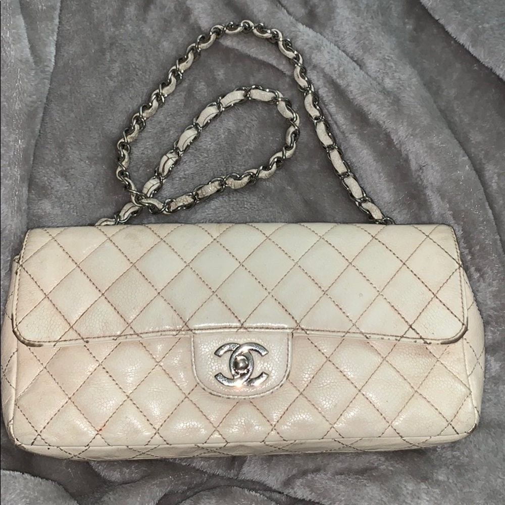 CHANEL Classic Handbag in Creme